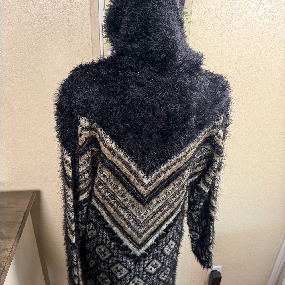 BCBGMaxAzria Black and Cream Patterned Cardigan - Picture 3 of 5